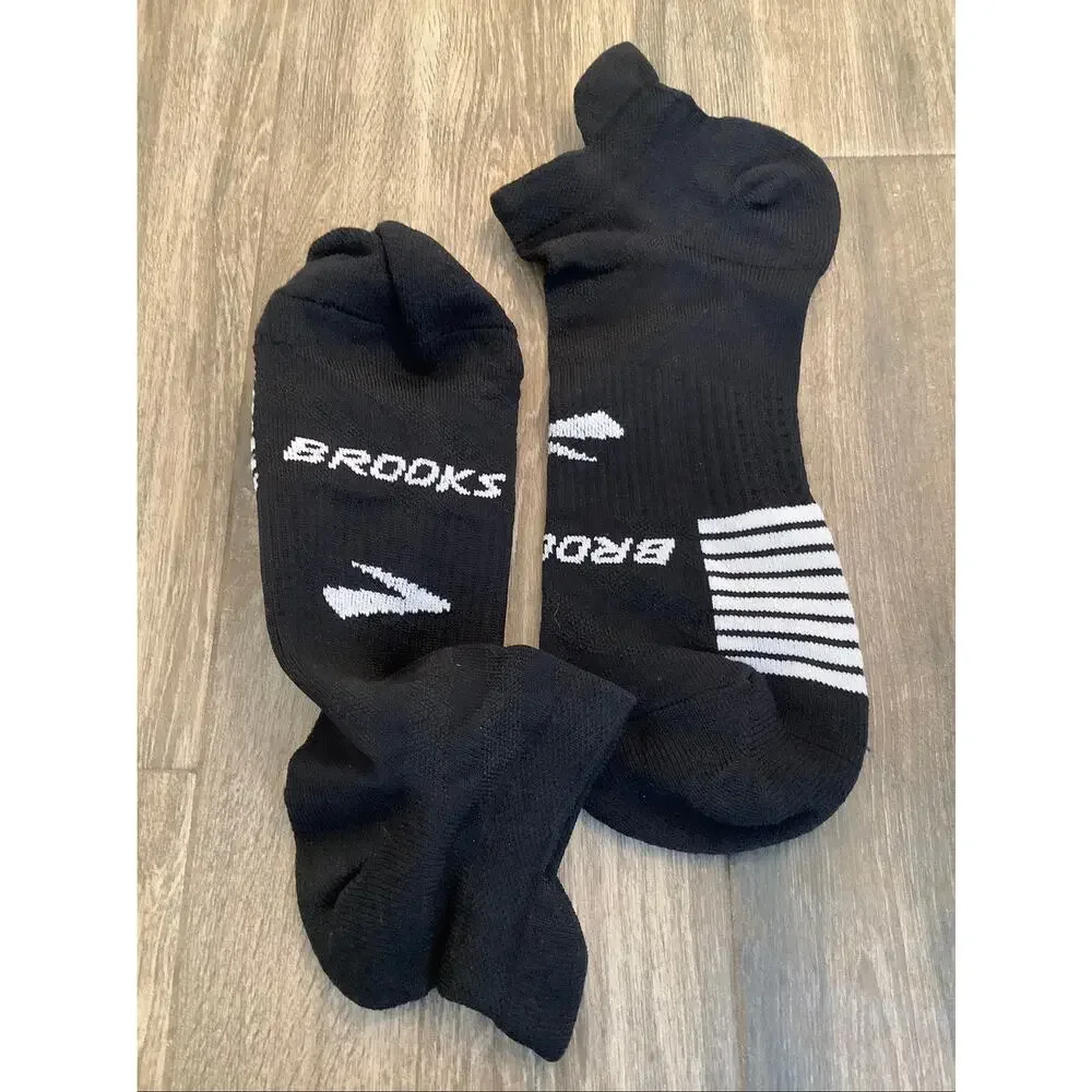 Brooks Unisex Large 1 Pair Black Ghost Lite No Show Tab Socks Athleisure A33-2